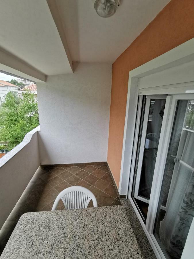 Apartment Martina Banjol Exteriör bild